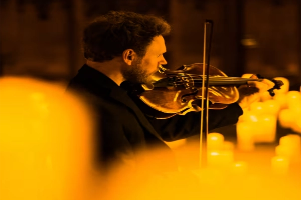 Candlelight: Queen vs. ABBA live concert bij kaarslicht in de Grote Kerk Den Haag