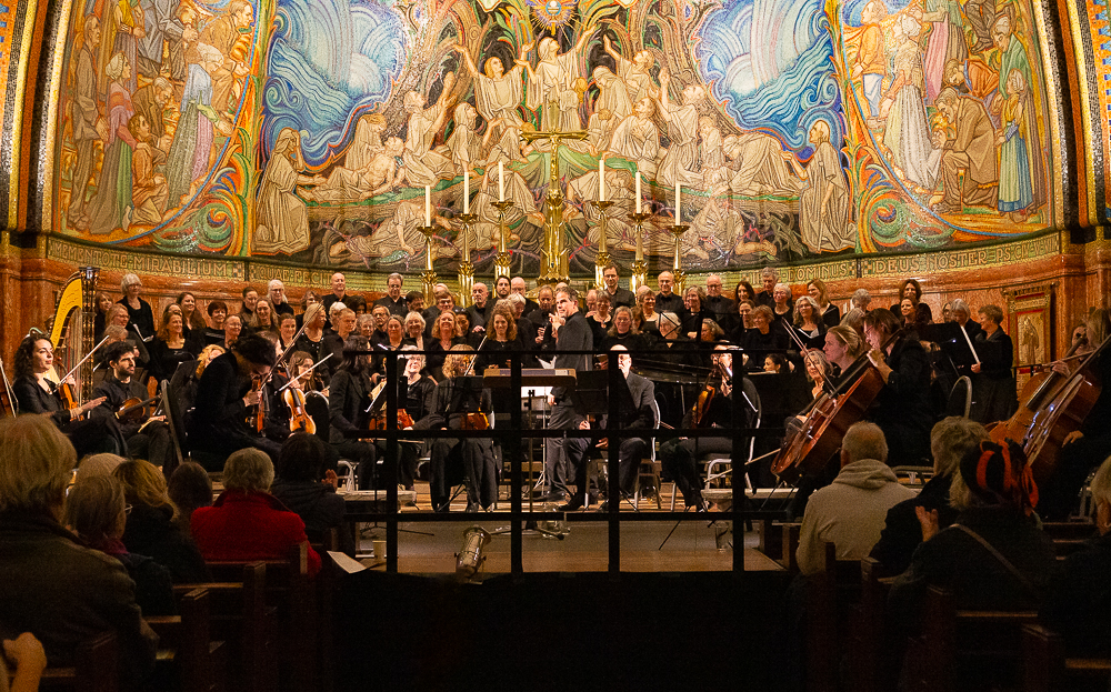 Cantamus Alati tijdens een jubileumconcert met koor, orkest en klassieke muziek